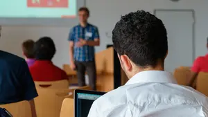 Afapna emprende una recogida de firmas contra las oposiciones de maestros y de Secundaria propuestas por Solana