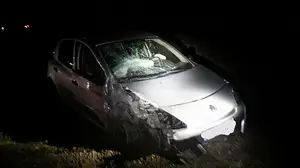 Un choque frontal entre dos vehículos deja dos heridos con pronóstico reservado en el término de Milagro