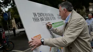 Asirón rectifica, pero lo justo: permitirá aparcar en el centro de Pamplona a diez coches 'no residentes'