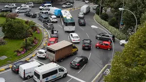 Las imágenes del colapso en el centro de Pamplona el primer día de entrada en vigor de los cambios de tráfico 