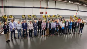 Volkswagen Navarra dona 12 robots y componentes de instalaciones de Chapistería a 14 centros de formación 