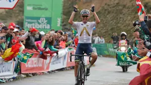 El austr&iacute;aco Stefan Denifl sorprende en los Machucos y Chris Froome se deja 42 segundos en la general