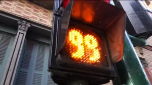 El enga&ntilde;o de la ciudad "amable" de Asir&oacute;n: los sem&aacute;foros llegan a su r&eacute;cord y dejan a los peatones 99 segundos sin cruzar