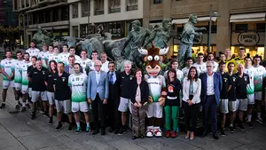 El Helvetia se presenta a lo grande en el Monumento al Encierro con el deseo de "estar lo m&aacute;s arriba posible"