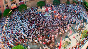Cintruénigo da la bienvenida a sus fiestas con un cohete dedicado "tanto a los presentes como a los que no pueden estar"