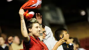 Del llanto a la euforia: la afición celebra el pase en la Copa con los goles en el descuento y en la prórroga