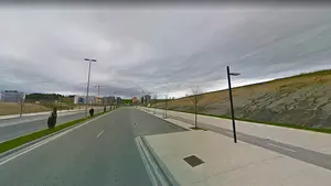 Imputado en Pamplona un joven de 24 años por duplicar la tasa de alcoholemia y chocar con su coche contra una farola