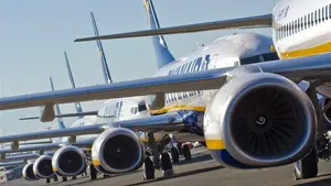 Detenido un pasajero que provocó un altercado en un avión de Ryanair al gritar que había una bomba a bordo