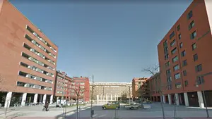 El futuro incierto de la Plaza Central de Nuevo Artica: se pregunta a los vecinos sobre cómo llamarla y su peatonalización