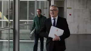 El cuatripartito apoya al Defensor del Pueblo ante los "excesos verbales" de un parlamentario socialista