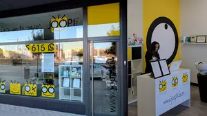 Abre un novedoso negocio en Pamplona: una peluquería infantil para acabar con los piojos y las liendres de los niños