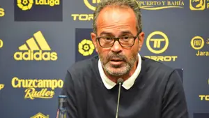 El entrenador del Cádiz se deshace en elogios a Osasuna: "Un espejo donde reflejarse"