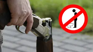 Trifulca vecinal: un hombre recibe un tiro de escopeta en la espalda por orinar en la rueda de un coche