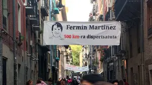 Bildu y la izquierda abertzale inundan Pamplona de carteles en favor de ETA y sus presos en San Fermín de Aldapa