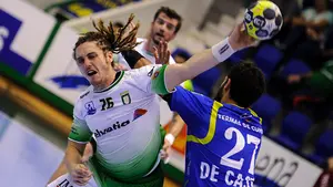 Nueva remontada: El Helvetia sufre ante el Teucro, pero logra su tercera victoria y se mantiene imbatido en asobal