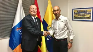 La UD Las Palmas destituye a su entrenador Pako Ayestarán, que a su vez sustituyó a Manolo Márquez