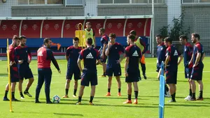 Los jugadores Mateo García y Lucas Torró, ausentes en la sesión matinal a puerta abierta en Tajonar