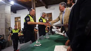 La Policía Municipal de Pamplona celebra su festividad reconociendo a medio centenar de agentes y ciudadanos por su labor