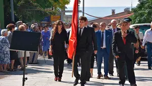 Larraga no olvida y coloca una placa en recuerdo a sus dos vecinos asesinados por los terroristas de ETA en 1979 y 2003