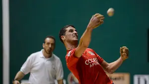 El pelotari &Aacute;lvaro Untoria pasar&aacute; por el quir&oacute;fano y ser&aacute; baja cuatro meses por una lesi&oacute;n en el hombro