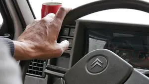 El Supremo condena a un padre por grabar a su hijo de 8 años conduciendo solo