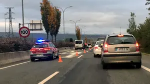 Importantes retenciones en Pamplona: un accidente por colisión entre varios vehículos retrasa el tráfico en la ronda