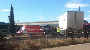 Tragedia en carretera: mueren un padre y sus dos hijos, de 5 y 10 años, al chocar con su coche contra un camión en Calahorra