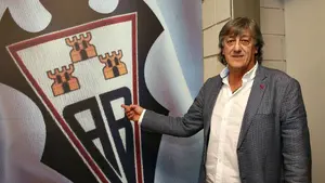 Enrique Martín ya es manchego: "Me pone la historia del Albacete. Es maravilloso venir aquí a entrenar"