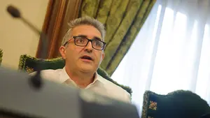 Labarga deja el Ayuntamiento de Pamplona bajo la sospecha del amiguismo pero acusa a la oposición de corruptos