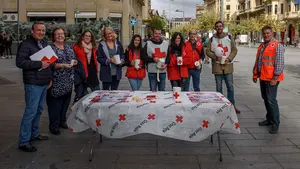 Voluntarios de Cruz Roja unen sus fuerzas en el día de la Banderita para recaudar fondos y ayudar a niños necesitados