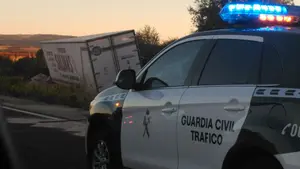 Un conductor herido en un accidente entre dos camiones cerca de El Carrascal que ha provocado retenciones