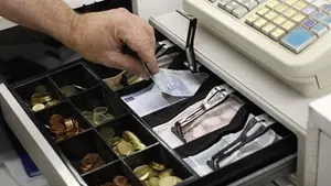 Saqueaba comercios de Pamplona para llevarse la caja registradora: investigan a un joven de 19 años