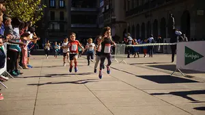 Solidaridad con zapatillas: más de 100 jóvenes participan en la IV Carrera Solidaria por el Autismo en Pamplona