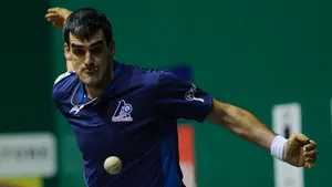 El navarro Ezkurdia destroza a pelotazos al guipuzcoano Mendizabal y se clasifica para los cuartos de final