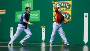 La mejor pelota profesional se vive en el front&oacute;n Labrit de Pamplona
