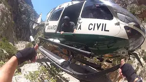 Muere un piloto al estrellarse con su avioneta en una finca y provocar un incendio