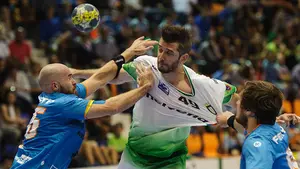 Fiesta en el Anaitasuna: el Helvetia consigue una ventaja de catorce goles ante el Talet Plzen en la Copa EHF