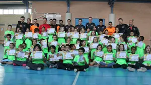 Los jugadores del equipo Aspil Vidal visitan a los alumnos el colegio público Monte San Julián de Tudela