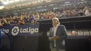 El épico regreso de Martín Monreal a El Sadar: la afición rojilla resucita el himno que le creó por el ascenso