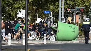Gravísimos incidentes entre seguidores del Deportivo Alavés y del Racing de Santander en Vitoria