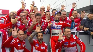 El italiano Dovizioso gana en el circuito de Motegi y se acerca al español Márquez en el Mundial de Moto GP