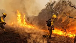 Permanecen activos 105 incendios en Galicia, 15 de ellos con nivel 2 de alerta