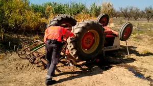 Muere un vecino de Cascante de 76 años al quedar atrapado bajo el tractor con el que trabajaba 