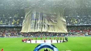 El Barcelona se impone al Olimpiakos con una gran pancarta en la grada pidiendo respeto, di&aacute;logo y deporte