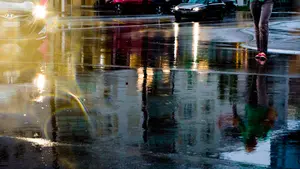 La lluvia, los despistes y el exceso de velocidad provocan un reguero de accidentes de tráfico en Pamplona