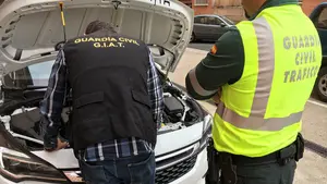 Oleada de coches manipulados en Navarra: detenidos dos hombres por trucar los cuentakilómetros de los vehículos que vendían