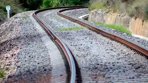 No había ningún indicador de seguridad: mueren dos personas que viajaban en un todoterreno al ser arrollados por un tren