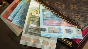 Cunde el ejemplo en Navarra: más devoluciones de carteras, móviles y bolsos que se habían perdido