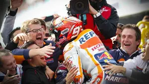 Un colosal Marc Márquez se lleva una victoria que sabe a título en el circuito australiano de Phillip Island