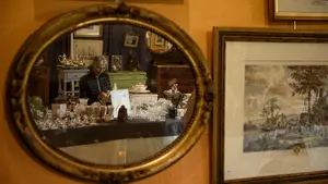 El rastrillo de Nuevo Futuro, reflejo de la solidaridad en Pamplona: la antigua estaci&oacute;n de autobuses se llena de gangas